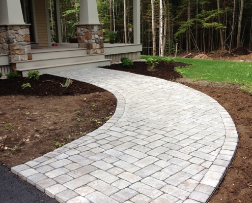 Curved walkway out of pavers